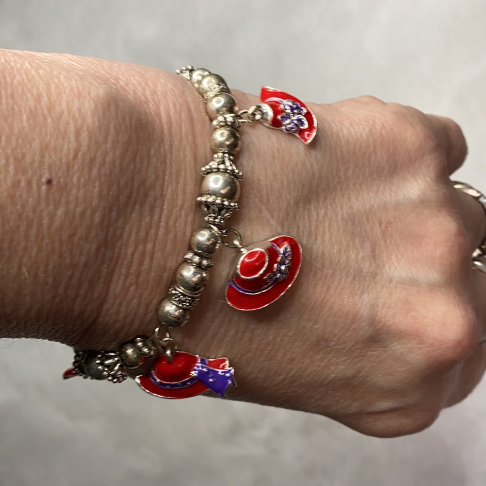 Red Hat Society Charm Bracelet One Size - Picture 7 of 9